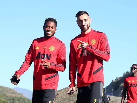 Fred lập siêu phẩm đá phạt trước trận M.U - Chelsea