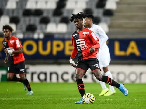 Gã khổng lồ xuất hiện, quyết đấu đá với Man Utd vì "thần đồng" hiếm có tại Ligue 1