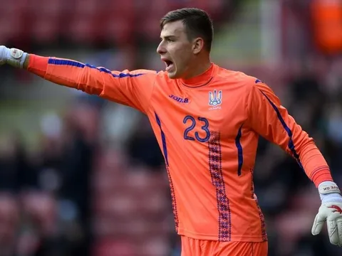 "Găng tay lưu lạc" lên tiếng thách thức, Courtois cần chú tâm