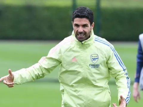 Gary Neville khuyên Mikel Arteta học theo chiến thuật của Sir Alex