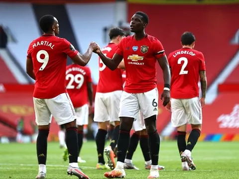 Neville tuyên bố thẳng thắn, Ole đang sử dụng Pogba sai vị trí?