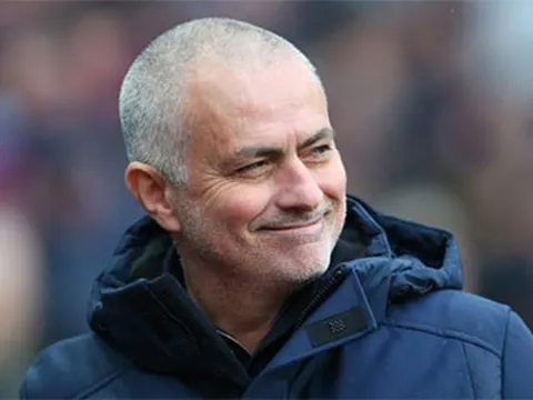 Gạt Arsenal và Liverpool, 'á quân kiến tạo' bán mình cho Mourinho