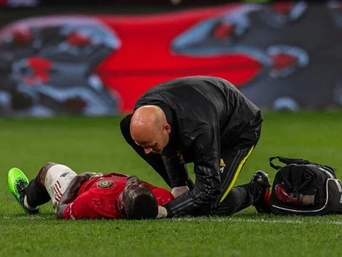 "Cậu ta chẳng có nghĩa gì với Man Utd và nên thấy xấu hổ vì điều đó"