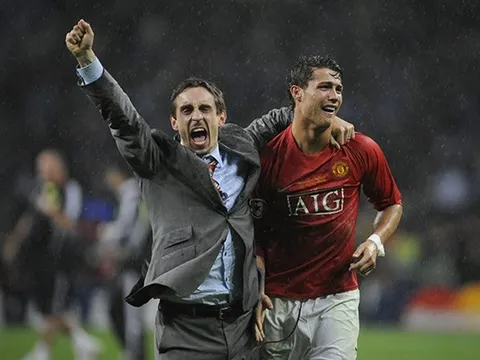 Neville: 'Ronaldo đến gặp tôi và nói rằng đó là sự ô nhục'