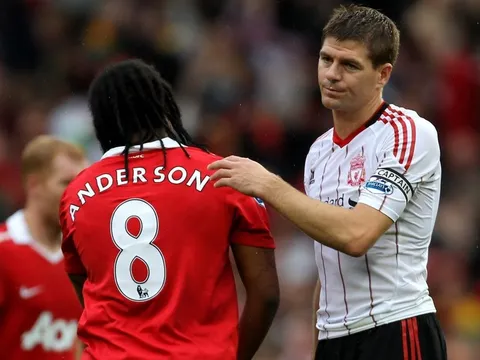 'Tôi chỉ đá ở Man Utd vài năm nhưng vẫn hơn anh ta 17 năm ở Liverpool'