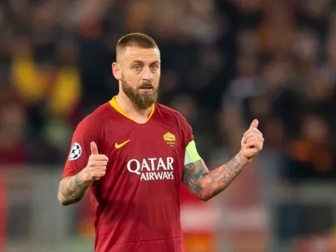 Huyền thoại Roma bày tỏ "tình yêu" với Man United