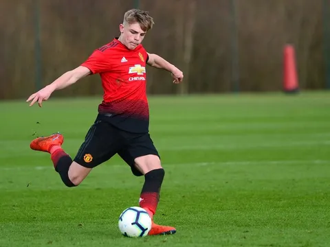 Fan Man Utd: "Cậu ấy thật đáng kinh ngạc"