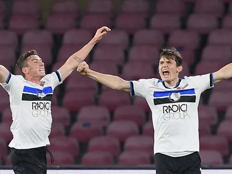 'Tôi tò mò không biết lúc nào Hà Lan hoặc Đức mới chịu gọi cầu thủ xuất sắc đó'