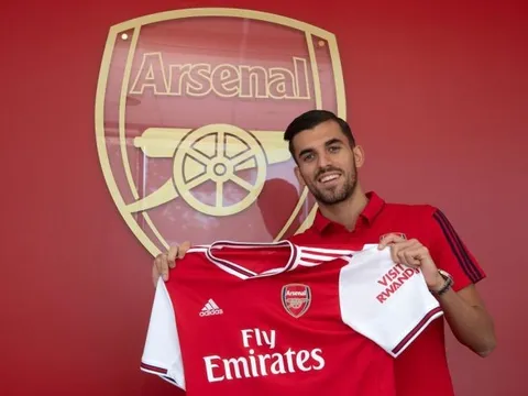 Tân binh Arsenal: "Khi đến sân tập, tôi nghẹn ngào khi thấy 1 bức ảnh"