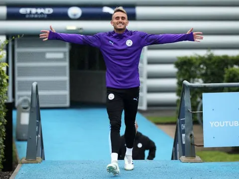 Hưng phấn tột độ, De Bruyne biểu diễn tuyệt kỹ trên sân tập