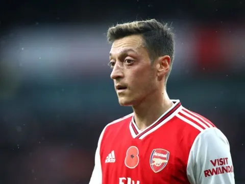 Nội bộ Arsenal có biến, Ozil cùng 2 ngôi sao khác từ chối cắt giảm lương