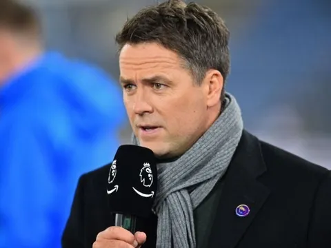 Michael Owen khiến CĐV Man United "muối mặt" với dự đoán derby thành Manchester