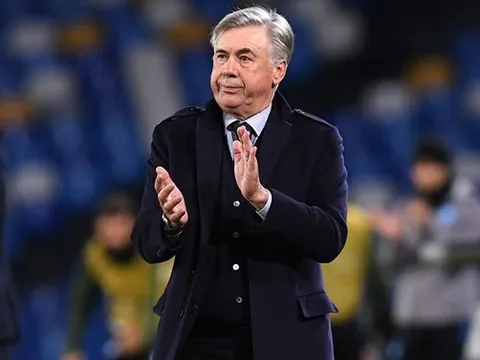 HLV Everton: “Ở Italia, bạn không được phép làm điều đó”