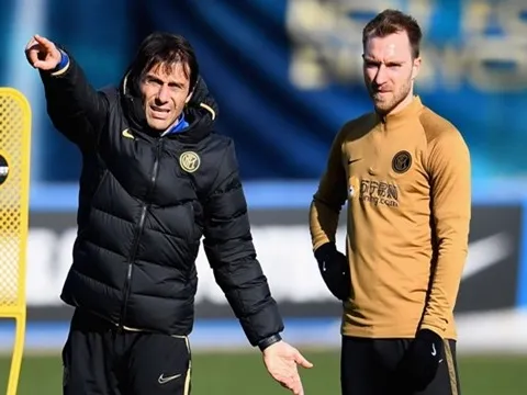 Nhờ quyết định lịch sử, Conte đã biến "nhạc trưởng hết thời" thành Pirlo 2.0
