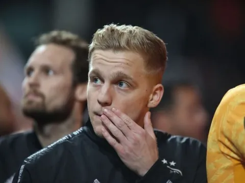 Real Madrid đối mặt "sóng gió" với thương vụ Van de Beek