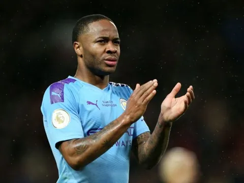 Man City tự tin "trói chặt" Raheem Sterling trước sự dòm ngó từ Man United