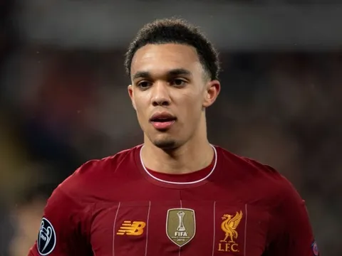 Cựu sao MU: "Cậu ấy sẽ vượt qua Gary Neville trong tương lai"