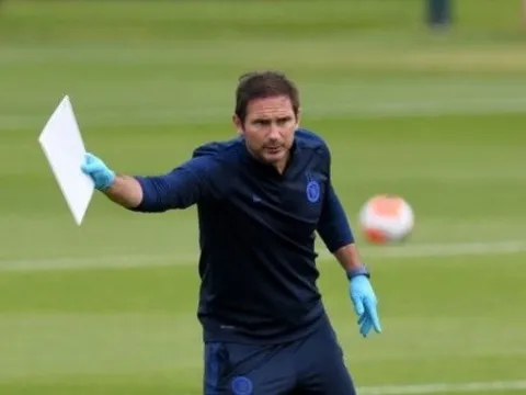 Kante tái xuất, Chelsea thắng nhẹ trước ngày Premier League trở lại