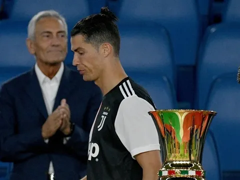 Sarri tức giận, chỉ trích Ronaldo và Dybala sau thất bại của Juventus