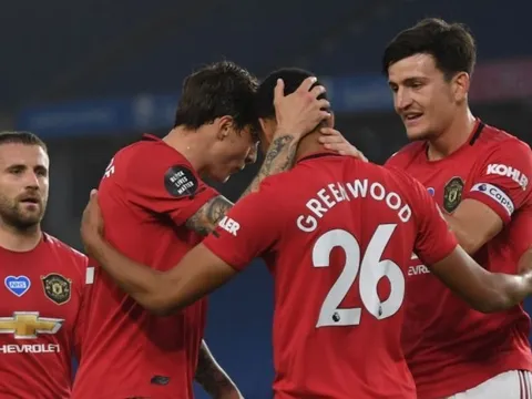 Man United đại thắng, Neville lập tức ca ngợi "truyền nhân" của Van Persie