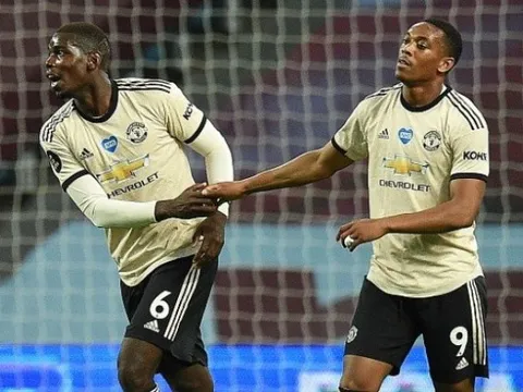 Vì sao Pogba & Martial đều ngồi dự bị trận gặp Chelsea?