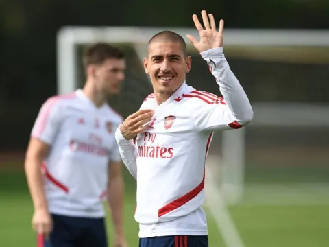 Công thần trì hoãn gia hạn, Arsenal lo sốt vó