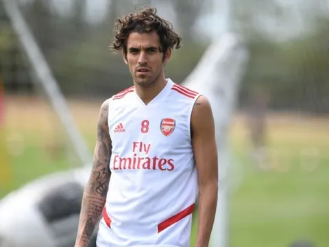 "Người thừa" Arsenal úp mở về tương lai