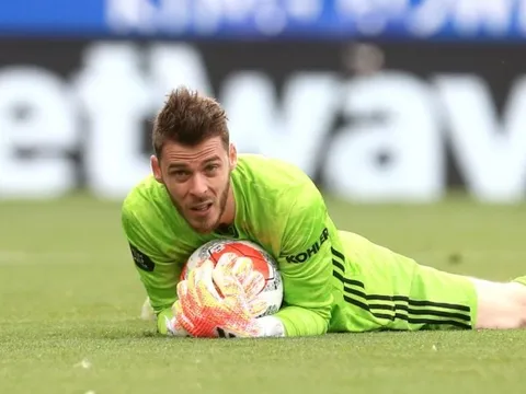 Tạo sự cạnh tranh cho De Gea, Man United nhắm "báu vật" của Napoli