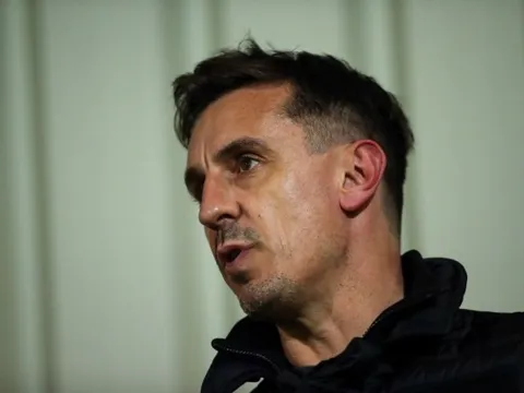 Gary Neville nóng ruột sau khi Man United bị loại