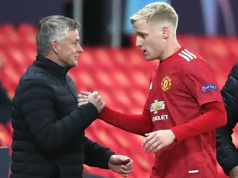 Solskjaer đang mạo hiểm với lòng kiên nhẫn của Van de Beek