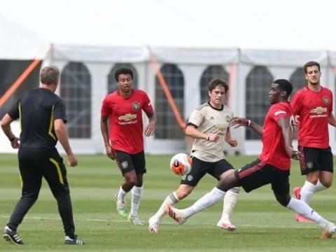 SỐC! Man United hủy bỏ đá giao hữu khi HLV Michael O’Neill dương tính COVID-19