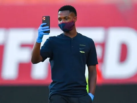 Được Man Utd theo đuổi, thần đồng Barca liền ra động thái đáp trả