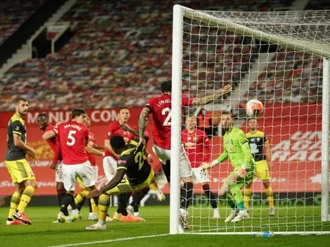 Paul Scholes chỉ trích gay gắt 1 cái tên nơi hàng thủ Man United