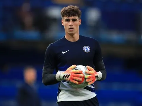 Quá chán nản, Kepa "đầu hàng" trong khung gỗ Chelsea
