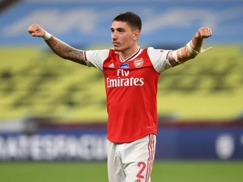 Pháo thủ rao bán "cơn lốc cánh phải" đến PSG