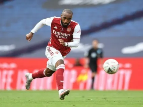 Arsenal có thêm sự lựa chọn cho thương vụ bán Lacazette