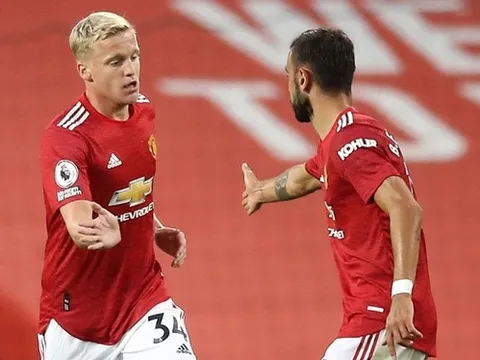 "Tôi không hiểu tại sao Man Utd lại mua Van de Beek"