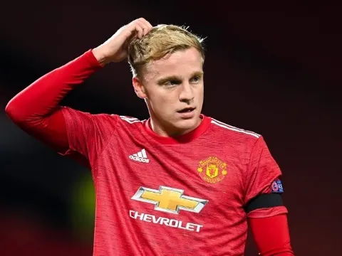 "Bruno Fernandes luôn muốn có bóng, Van de Beek lại tránh xa quả bóng"