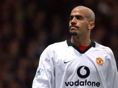 Gary Neville lý giải nguyên nhân Sebastian Veron "mất tích" tại Man United