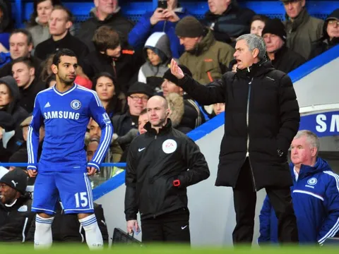 Đá như Messi, sao Chelsea vẫn dính "án tử" của Mourinho