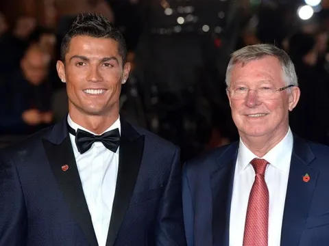 Neville lý giải vì sao Ronaldo không được làm đội trưởng Man Utd