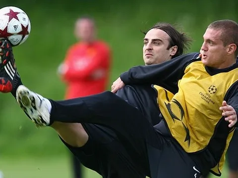 'Tôi đã phải đá Berbatov vì anh ấy rất lười biếng'