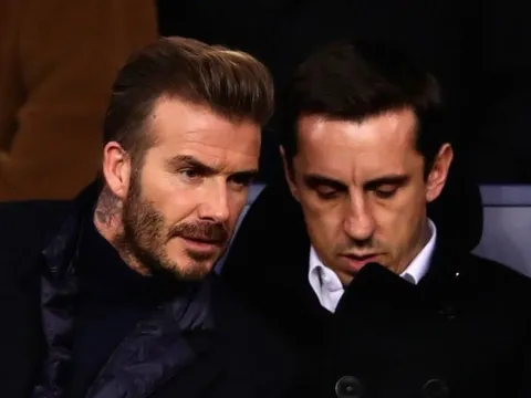 Gary Neville tiết lộ từng ngăn cản Beckham rời khỏi Man United