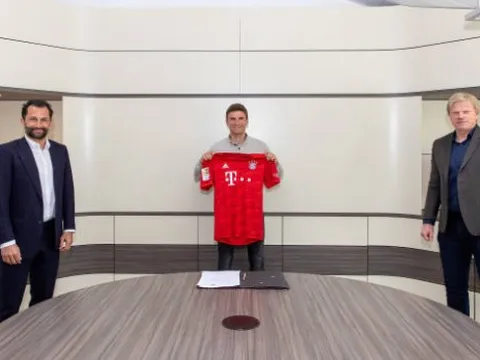 Gia hạn, sao Bayern vẫn tuân thủ "Cách ly xã hội"