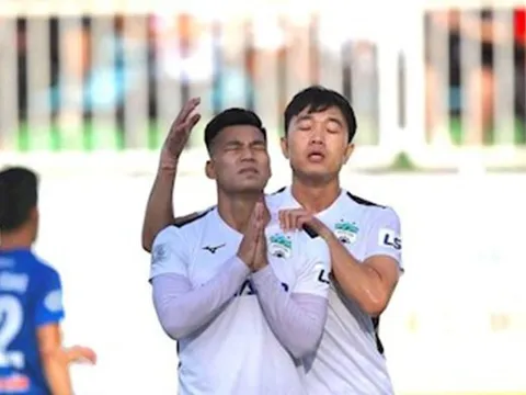 Giải mã màn ăn mừng của Vũ Văn Thanh sau khi phá lưới Quảng Nam