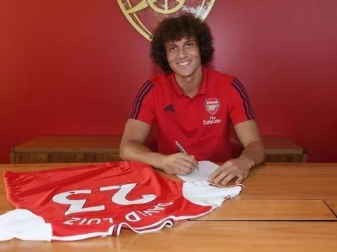 Giám đốc Chelsea bật khóc gọi điện chia tay Luiz