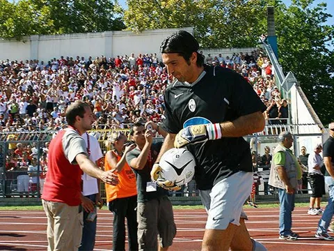 Gianluigi Buffon quay về Juventus: Có một huyền thoại bất tử ở Turin