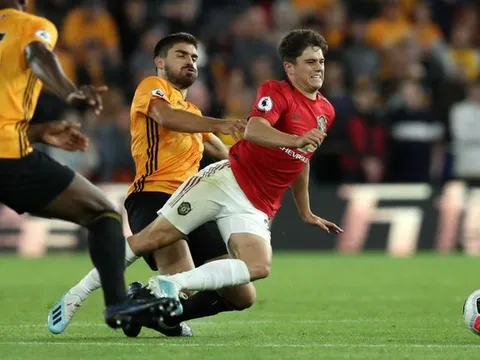 Giggs chỉ ra 1 cầu thủ Man Utd cần được trọng tài bảo vệ