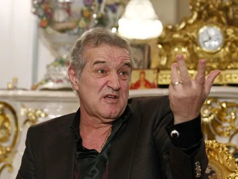 'Chúng tôi không thể thắng vì các cầu thủ quan hệ quá nhiều'