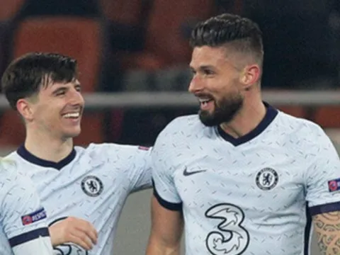 Giroud: "Tôi sẽ rất giận Mount nếu bàn thắng không được công nhận"